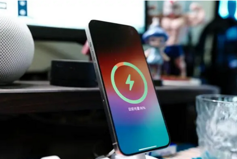 江永苹果15换屏服务分享用什么充电器给iPhone15充电更好 